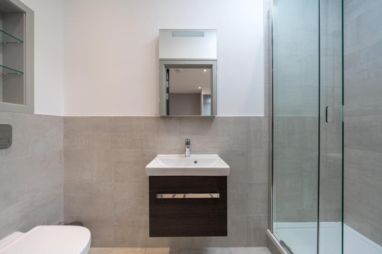 Modern London City Apartment - Victoria Line Экстерьер фото