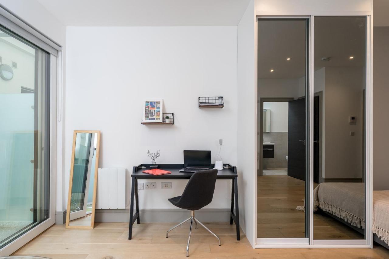Modern London City Apartment - Victoria Line Экстерьер фото