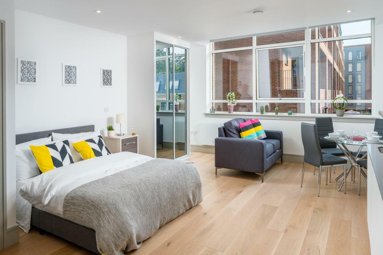Modern London City Apartment - Victoria Line Экстерьер фото